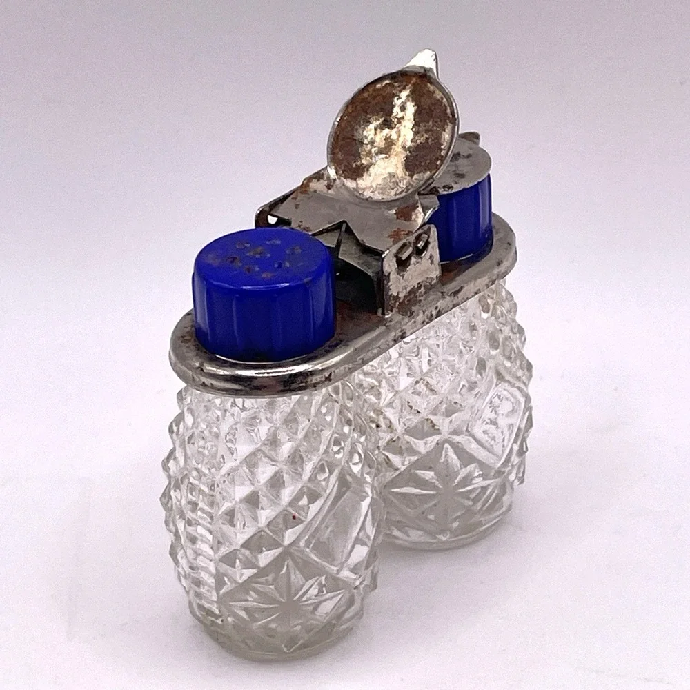 Vintage Mini Travel Salt And Pepper Shaker Metal Flip‎ Lid Glass Containers